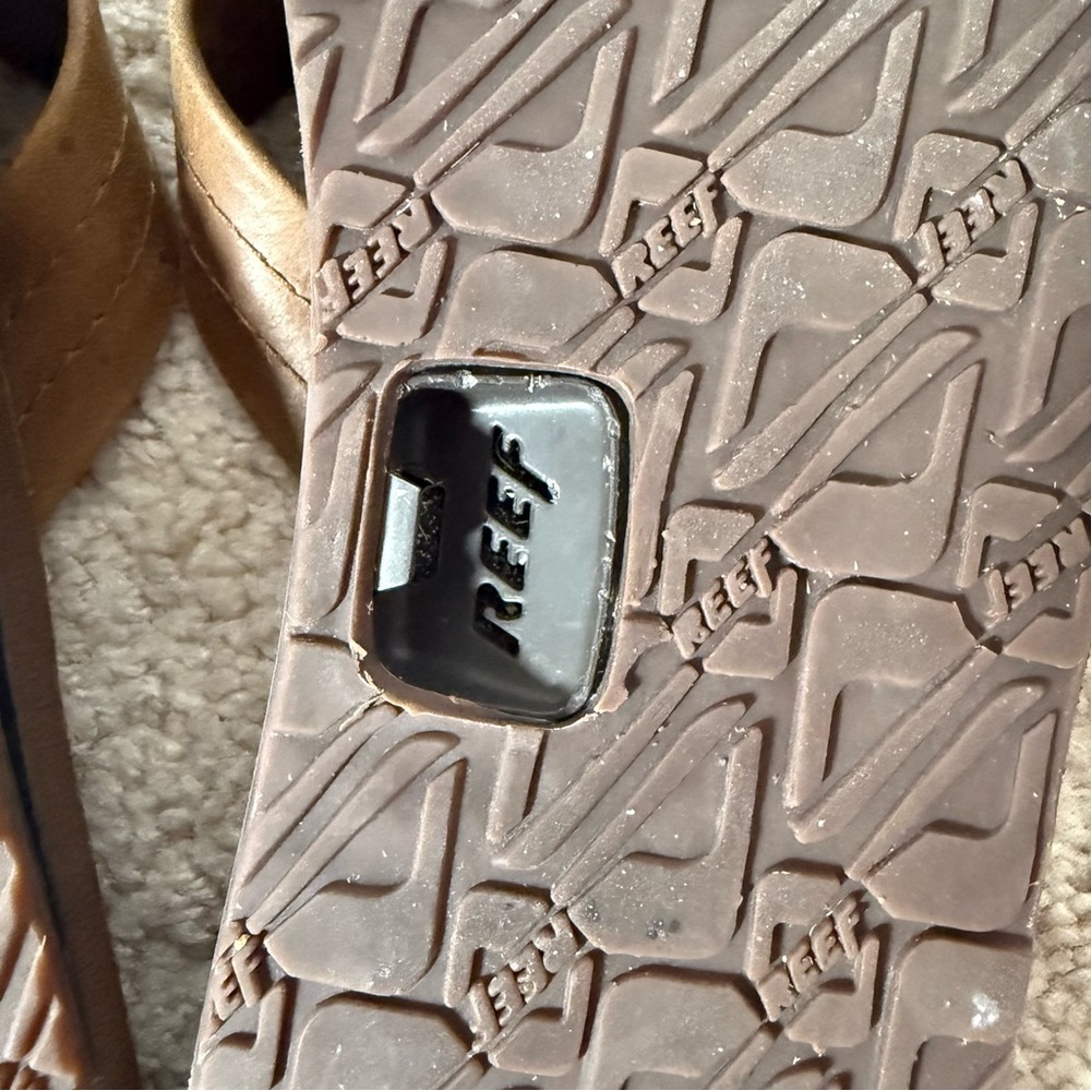 Reef Brown Bottle Opener Flip Flops Size 7 EUC - Picture 4 of 4